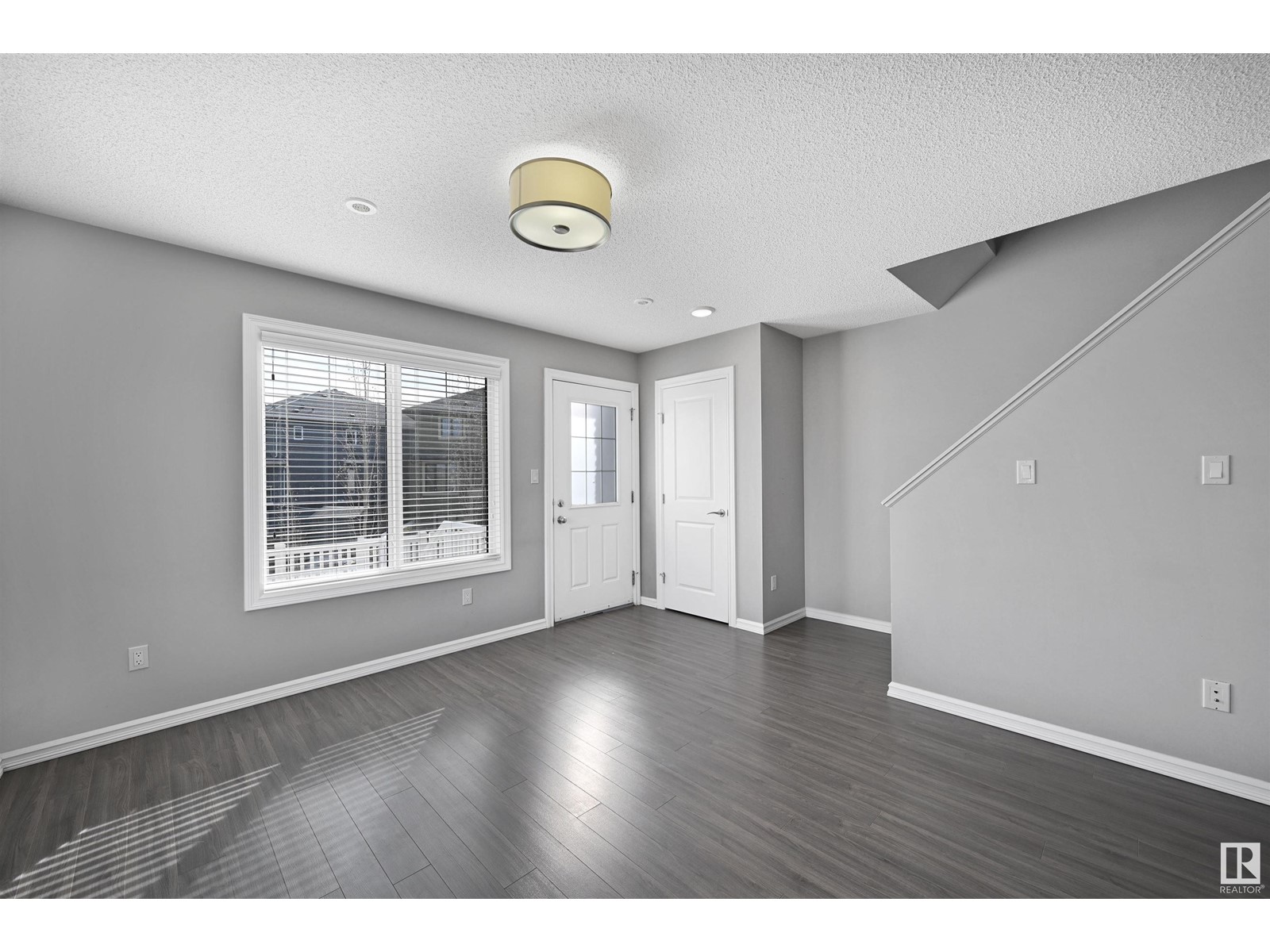 #34 2215 24 ST NW