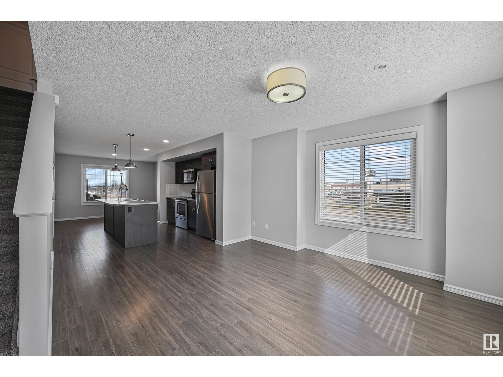 #34 2215 24 ST NW