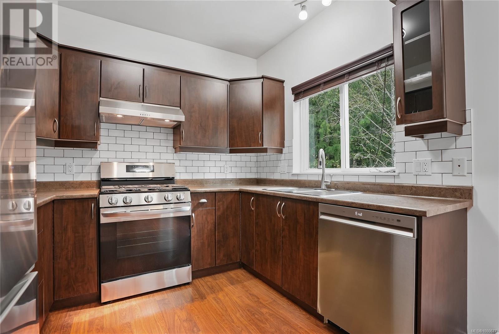 933 Thrush Pl