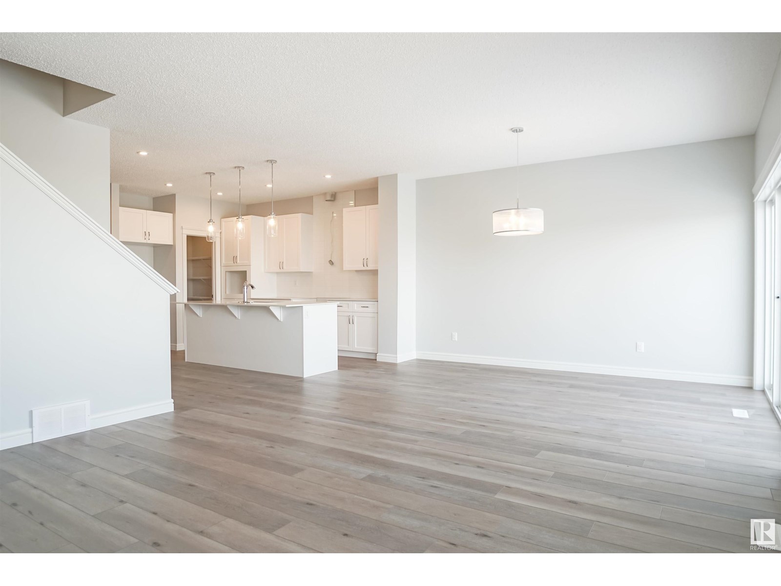 185 CALEDON CR