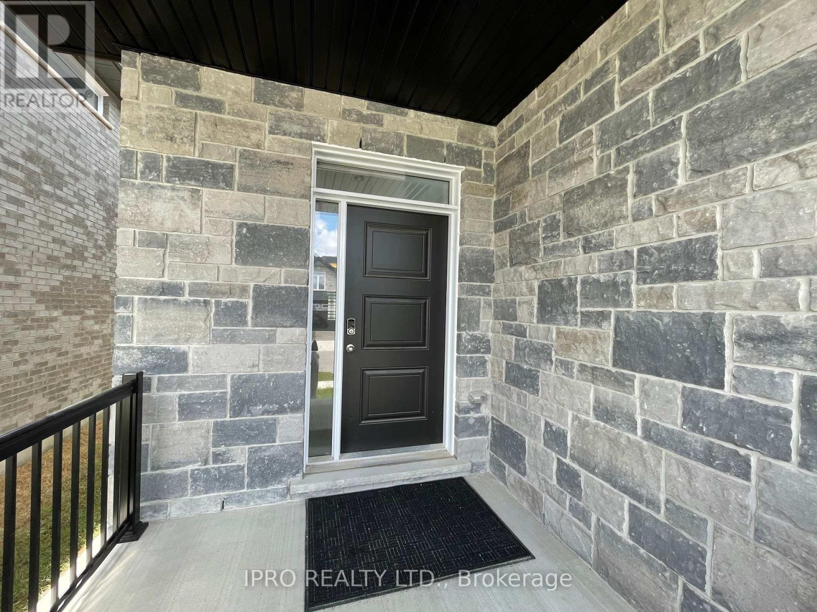 516 DOONWOODS CRESCENT W