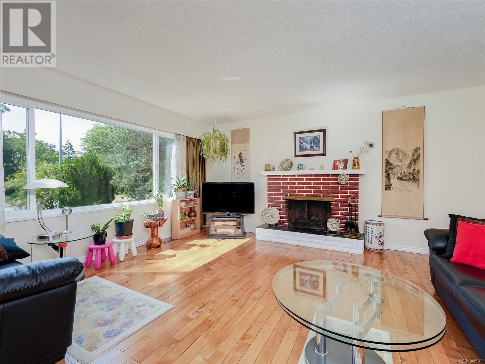 1629 Longacre Dr