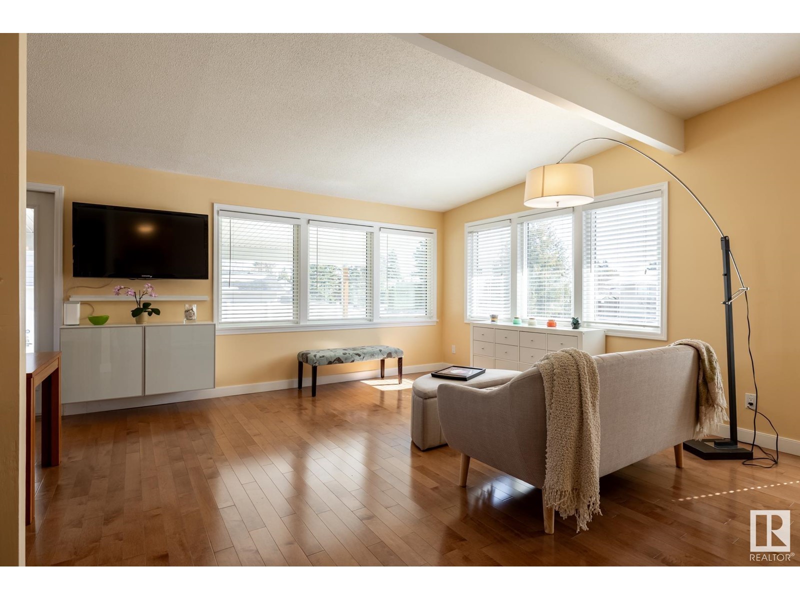 11528 39 AV NW