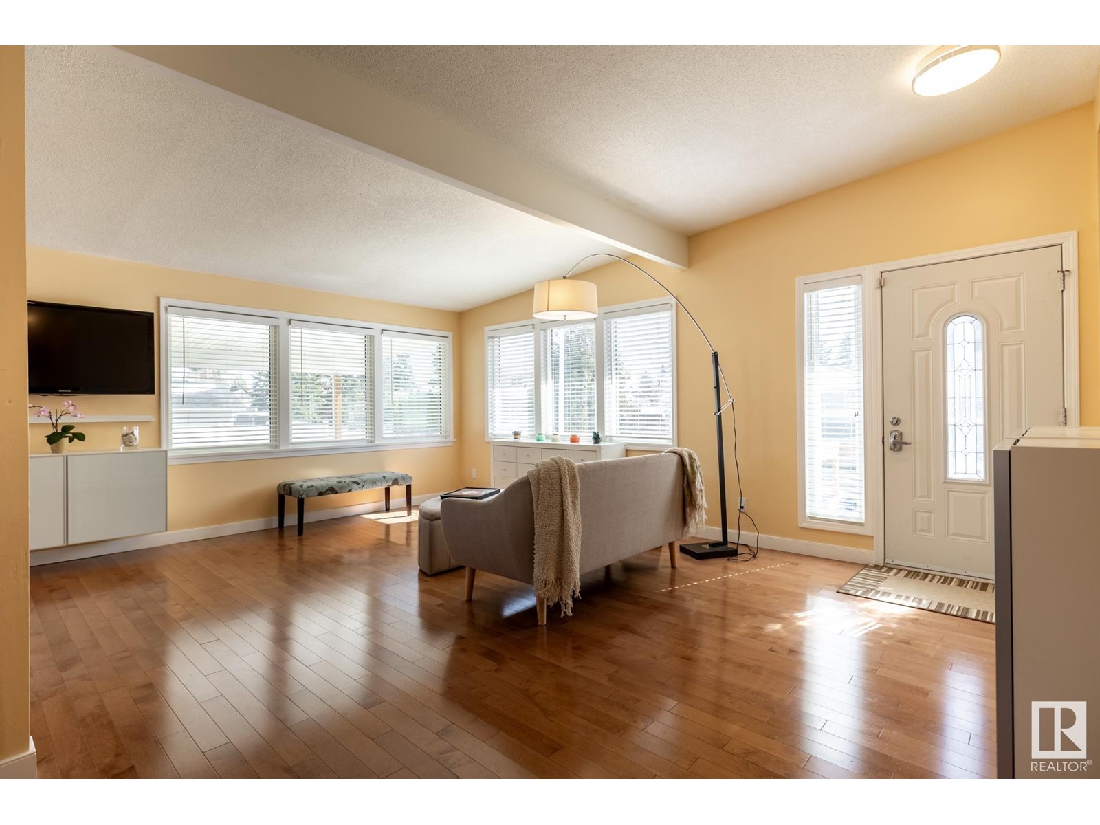 11528 39 AV NW