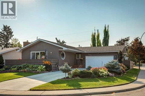 1423 107 Avenue SW Calgary AB T2W0C1