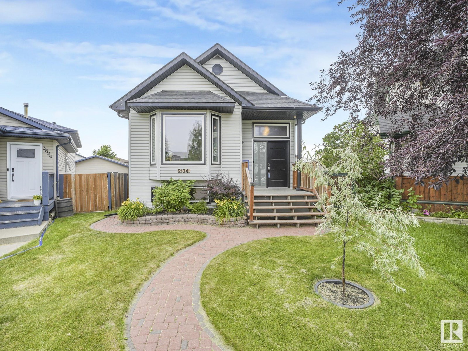 2134 37 AV NW