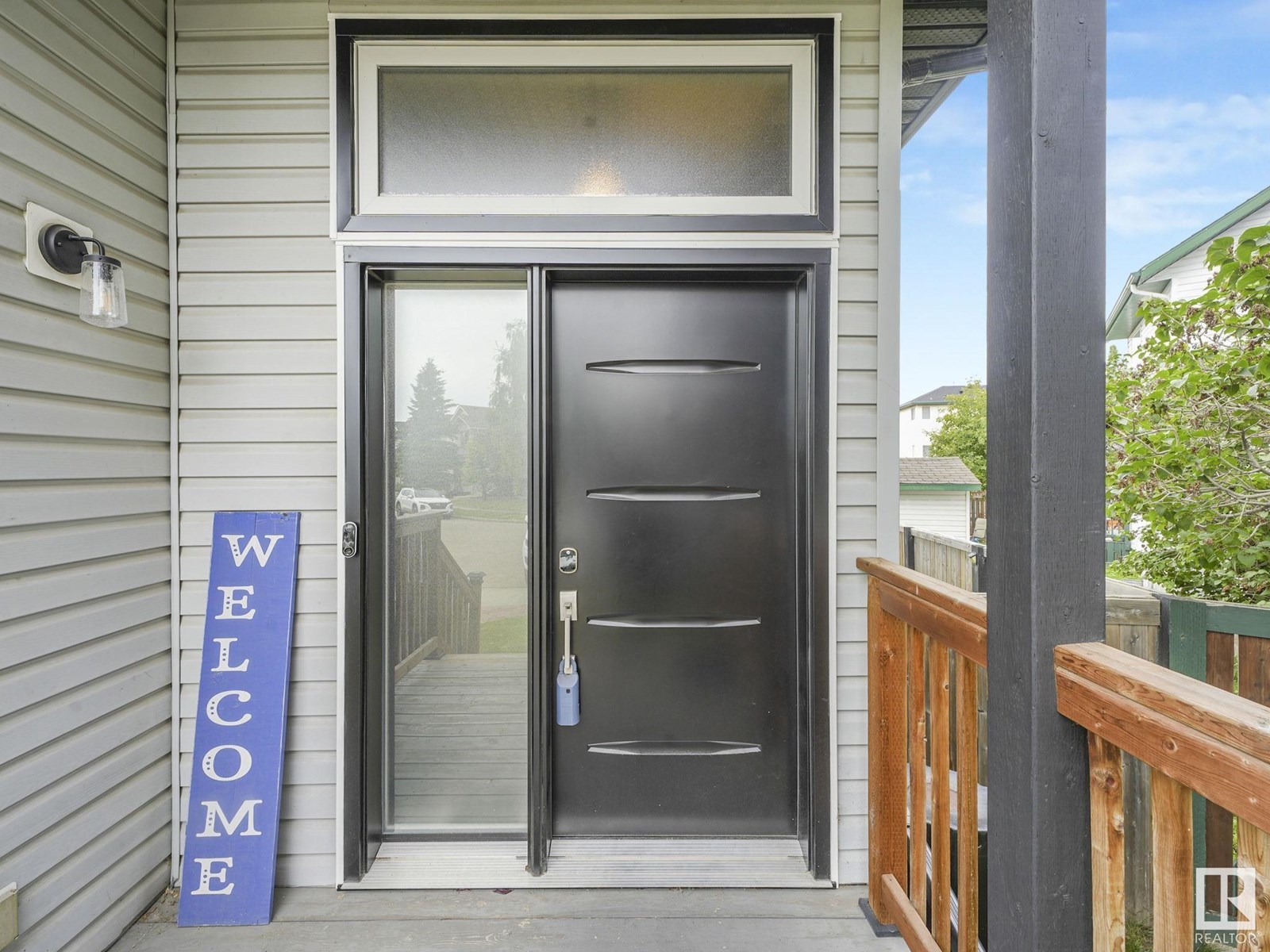 2134 37 AV NW