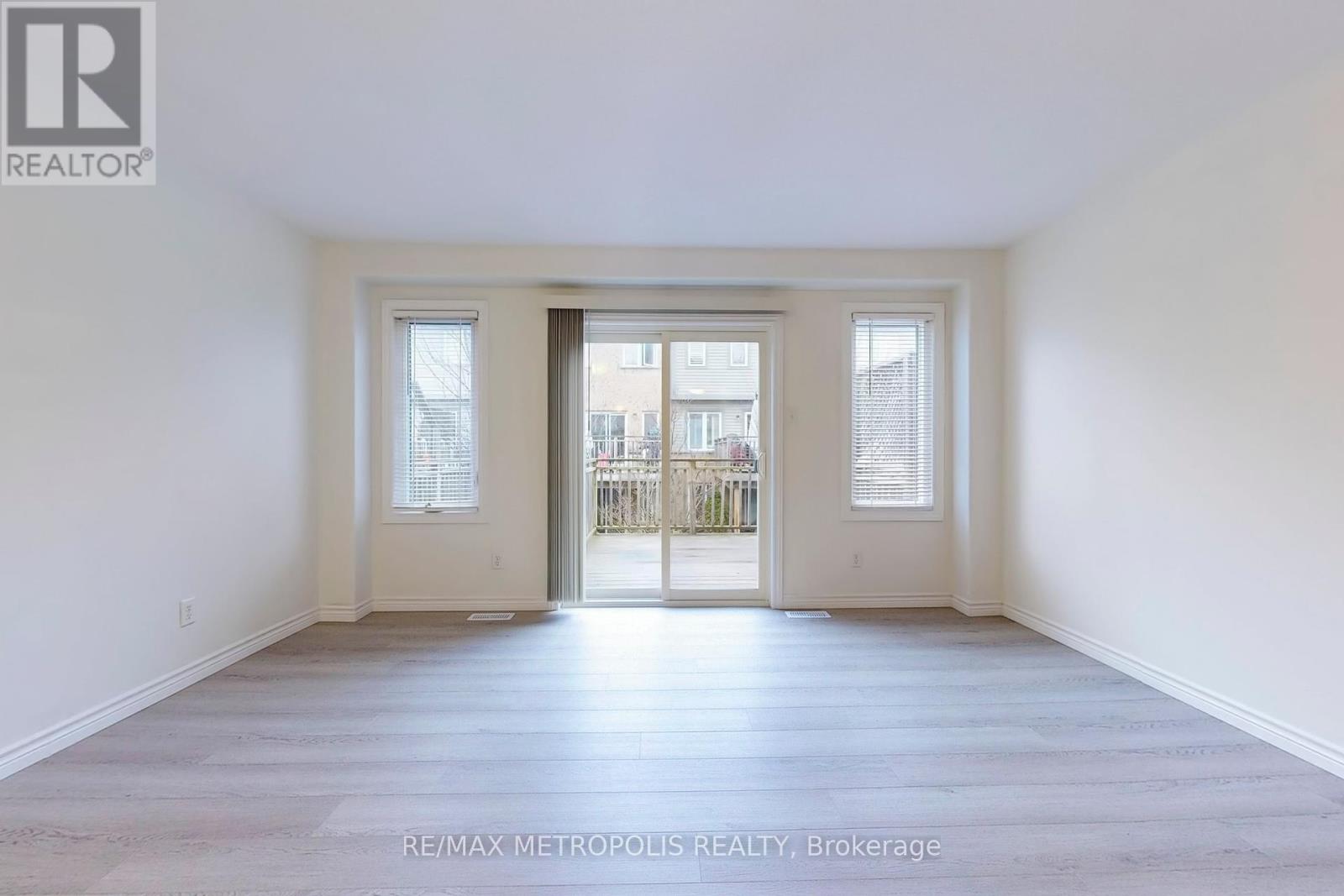 22 - 10 FOXGLOVE CRESCENT