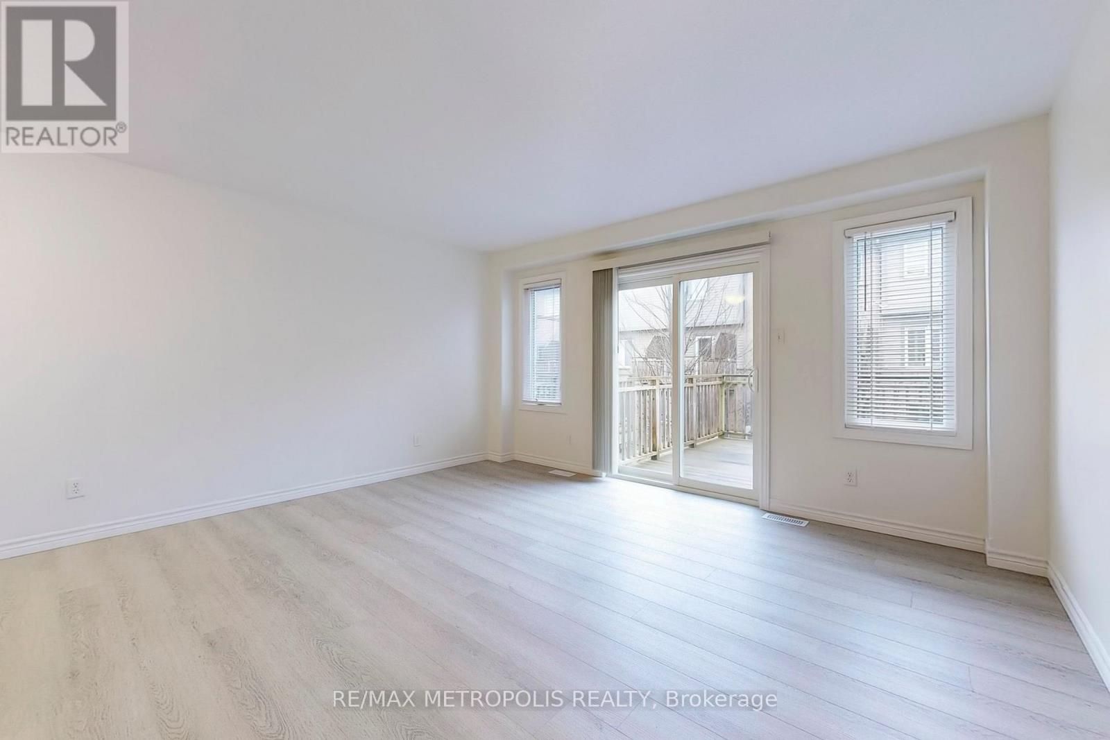 22 - 10 FOXGLOVE CRESCENT