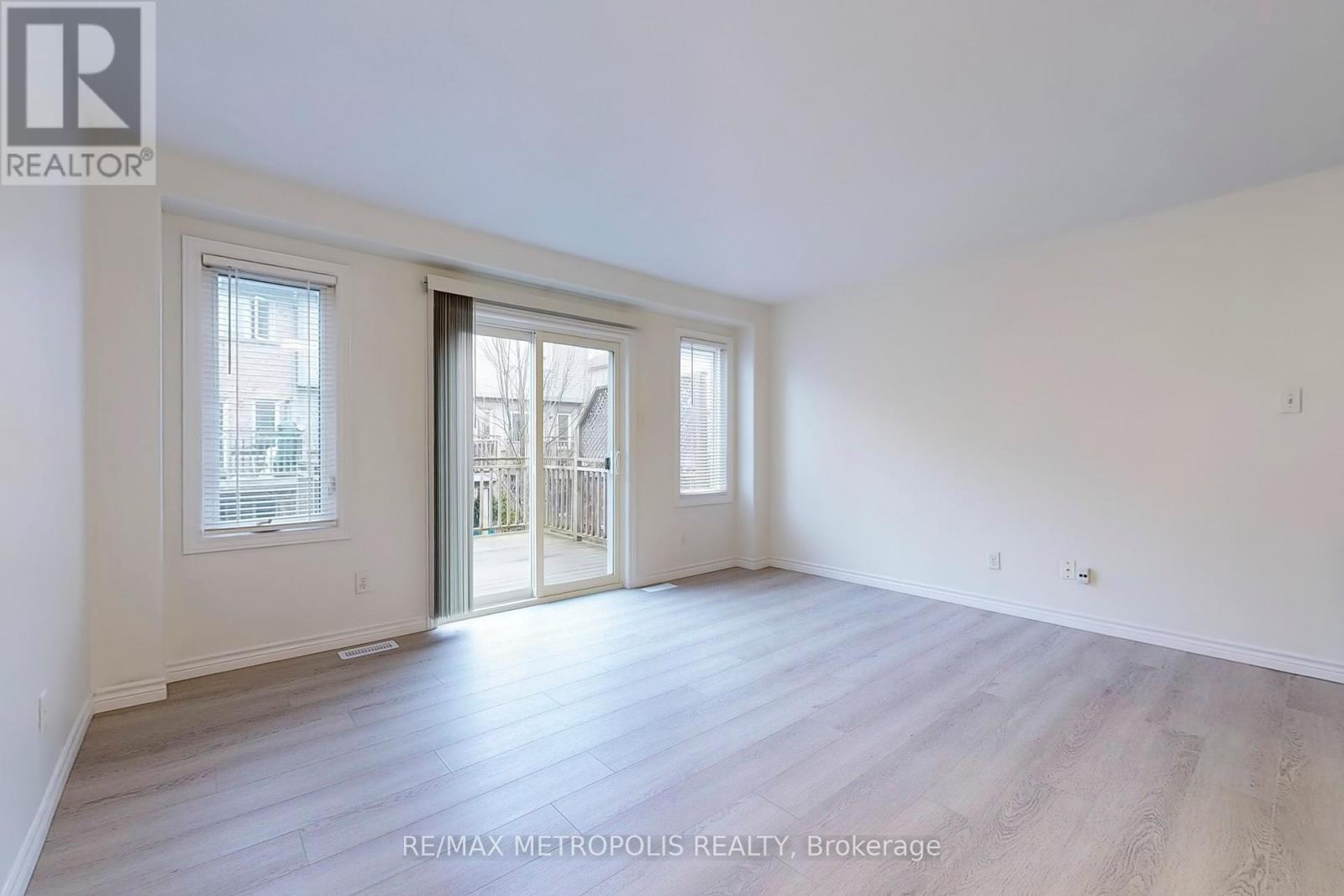 22 - 10 FOXGLOVE CRESCENT