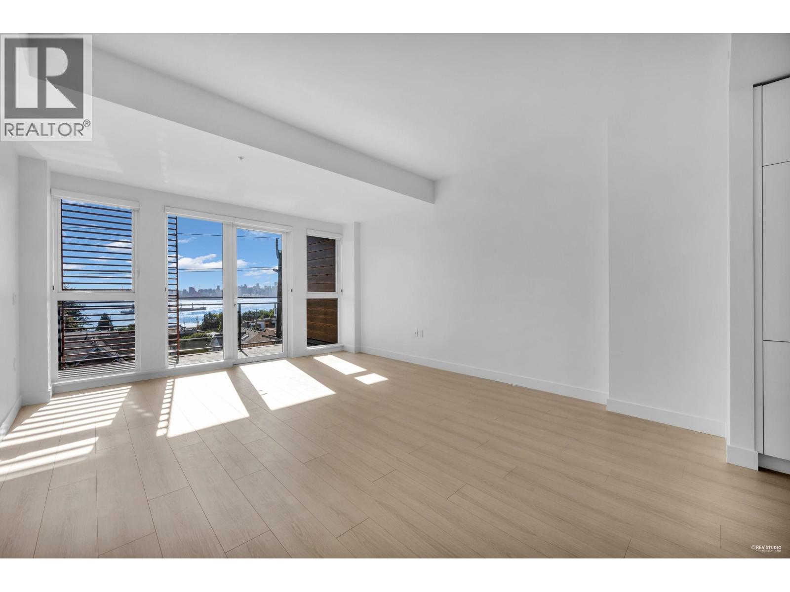 407 422 E 3RD STREET