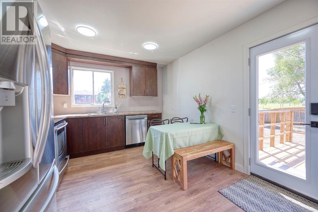1176 Penrith Crescent SE