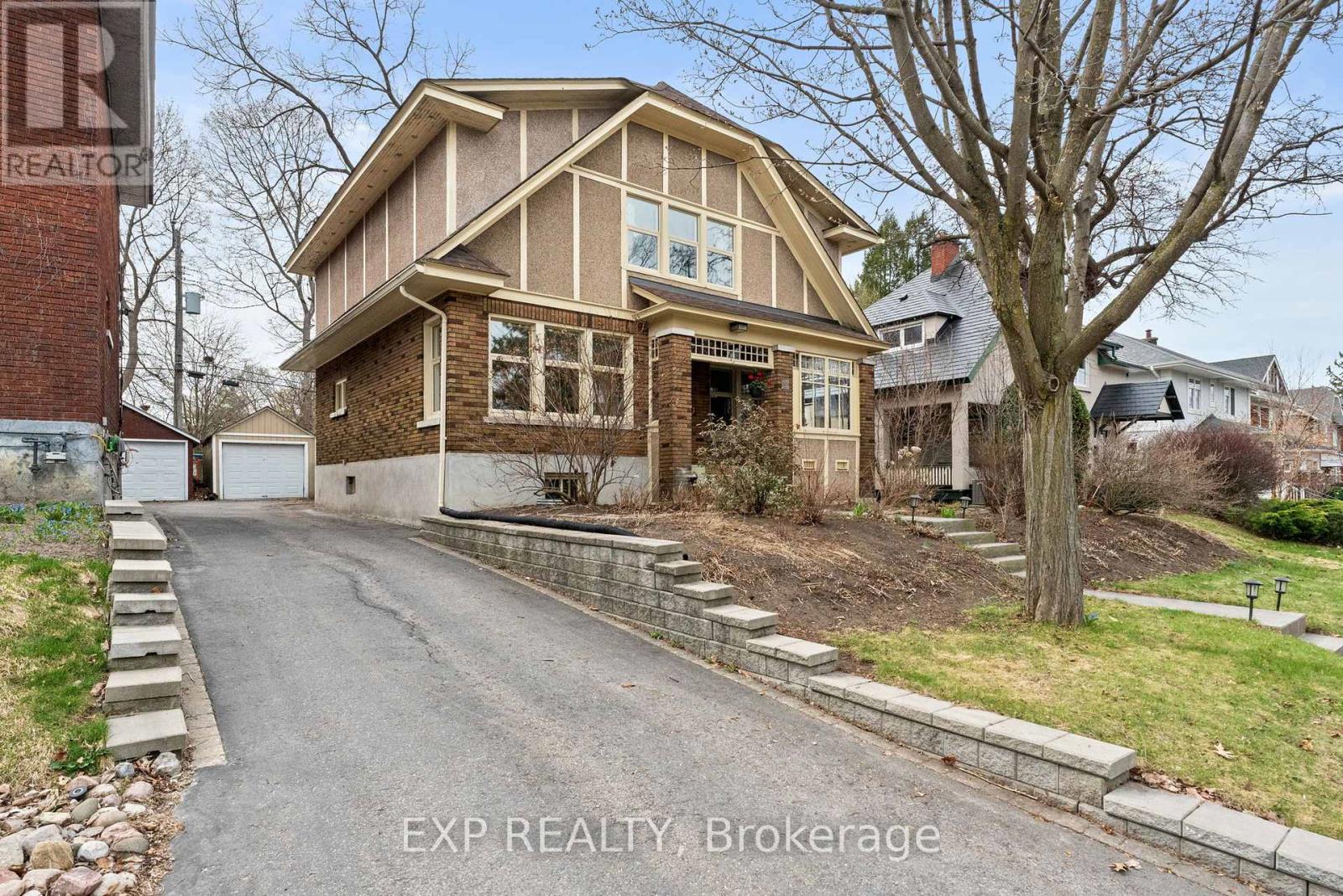 10 LAKESIDE AVENUE