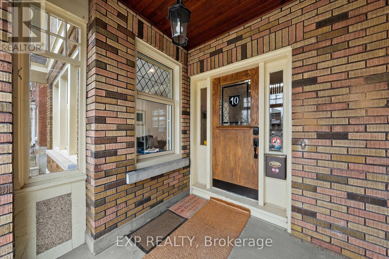 10 LAKESIDE AVENUE
