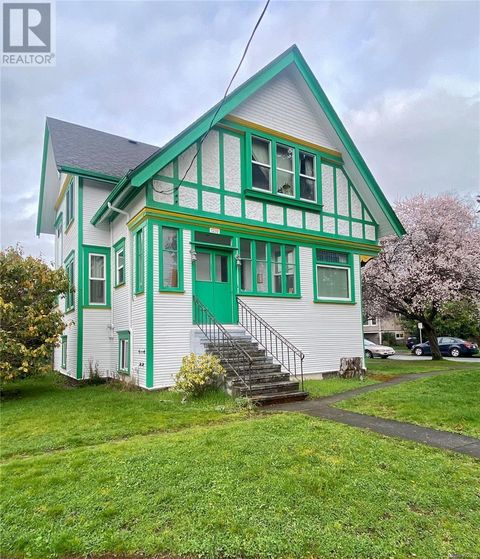 1250 Fairfield Rd W Victoria BC V8V3B5