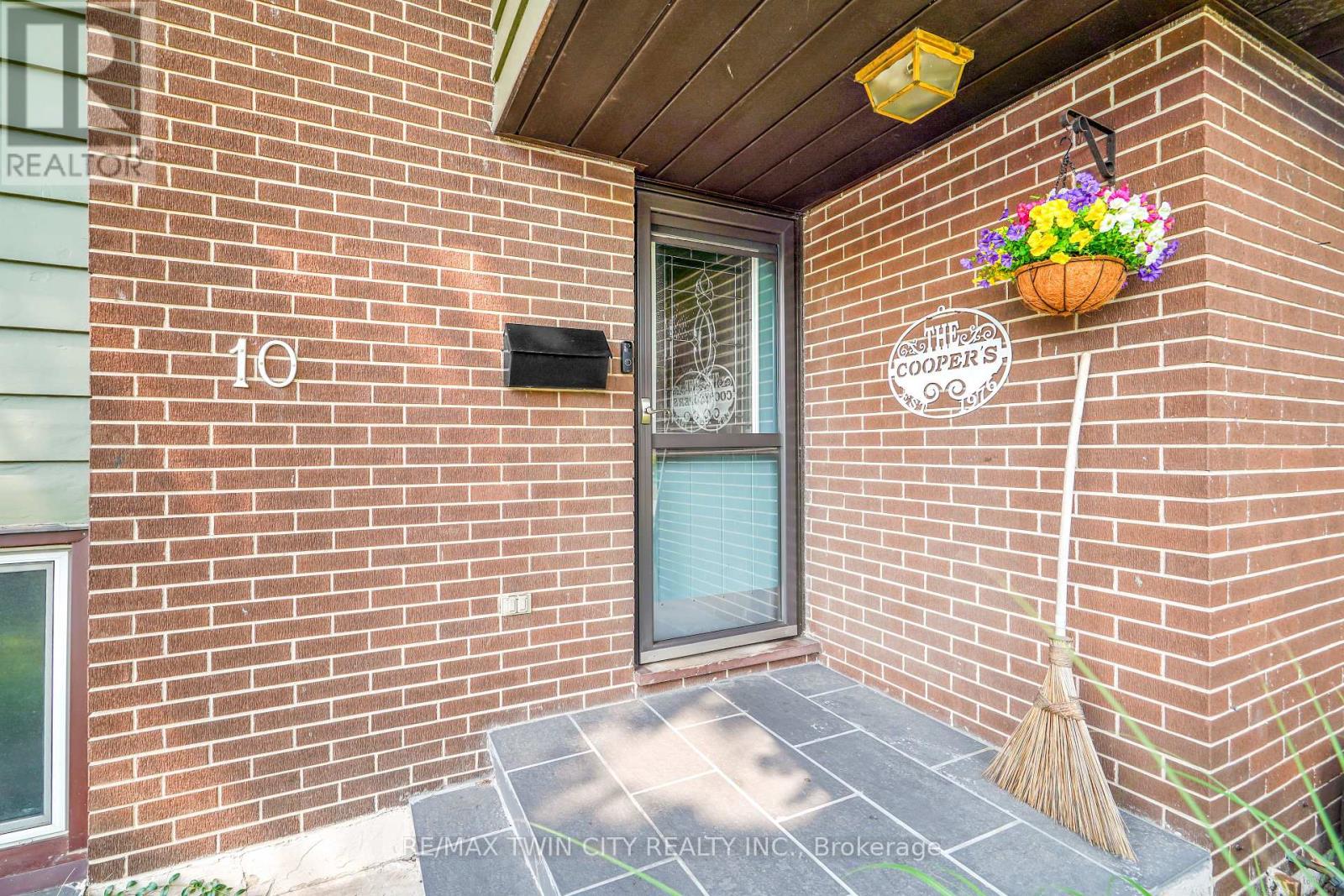 10 BRIER CRESCENT