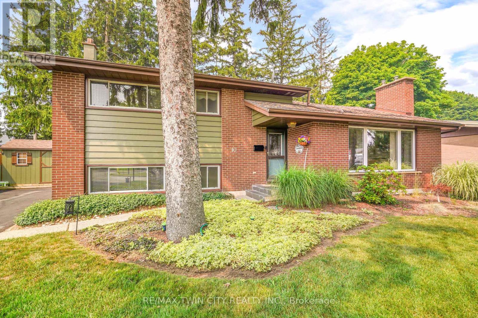 10 BRIER CRESCENT