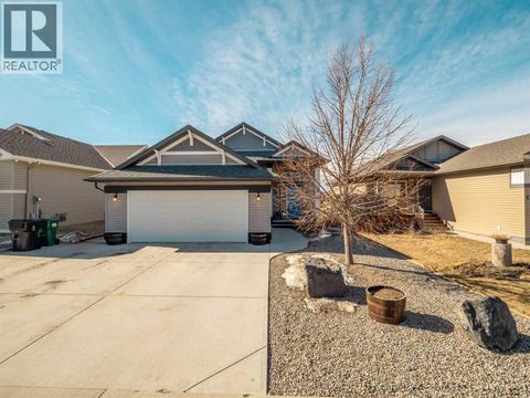 514 Mary Cameron Crescent N Lethbridge AB T1H6V6