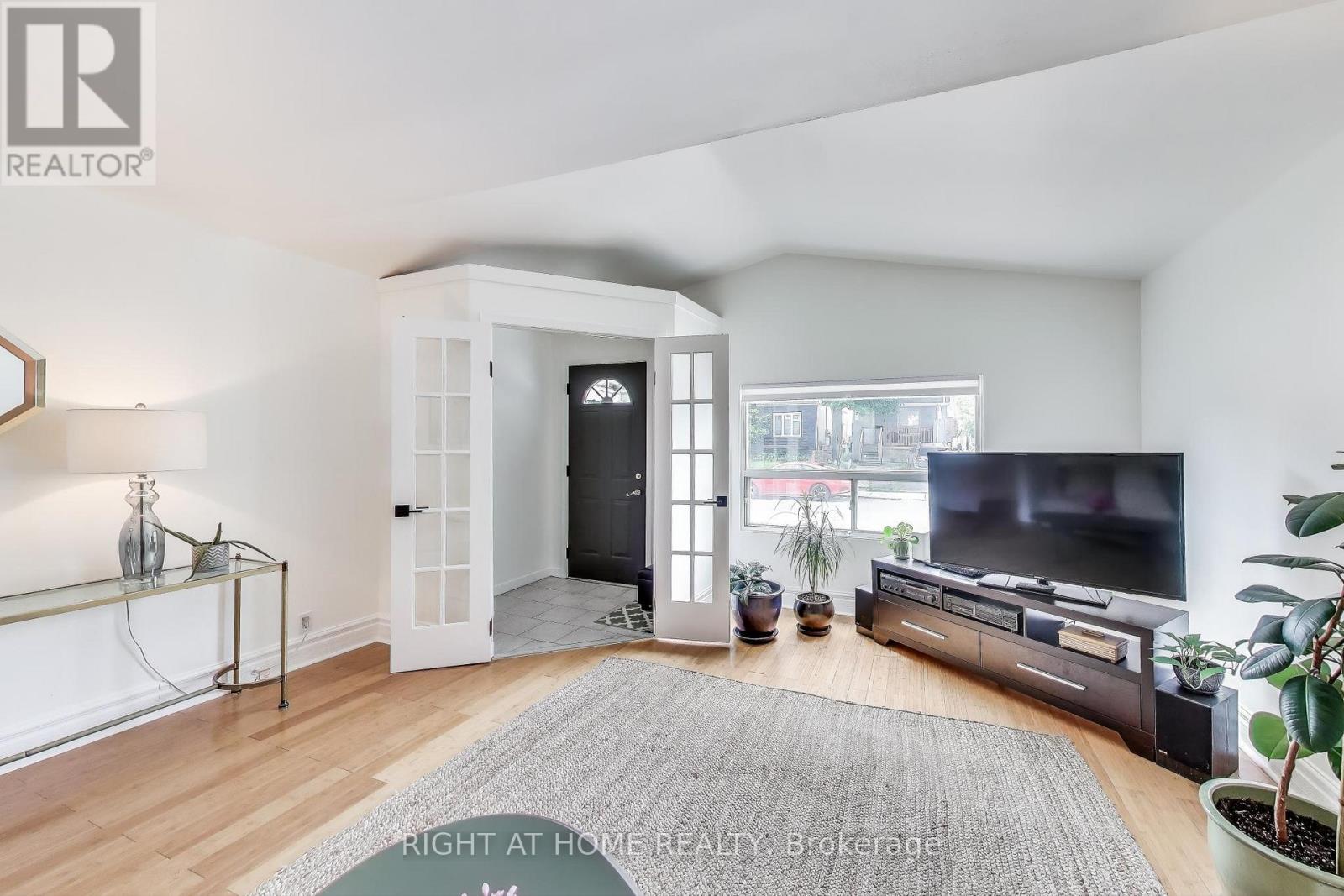 2 SUTHERLAND AVENUE