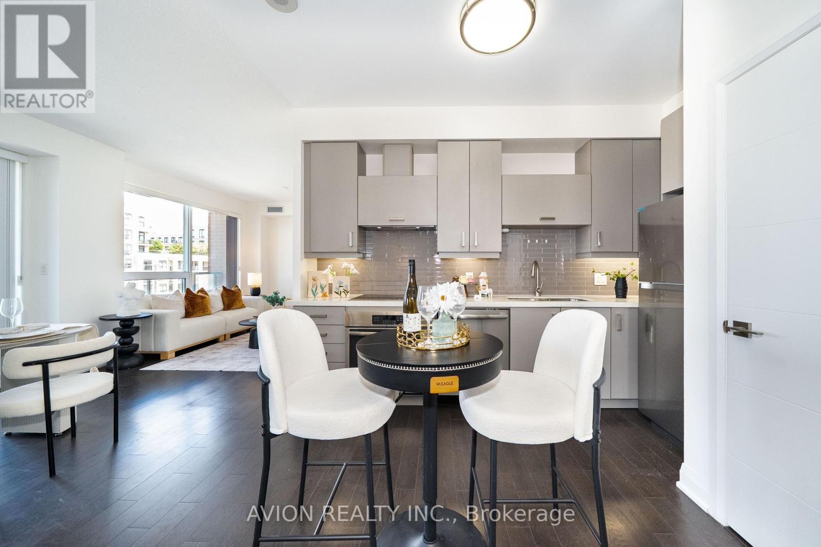 622 28 UPTOWN DRIVE