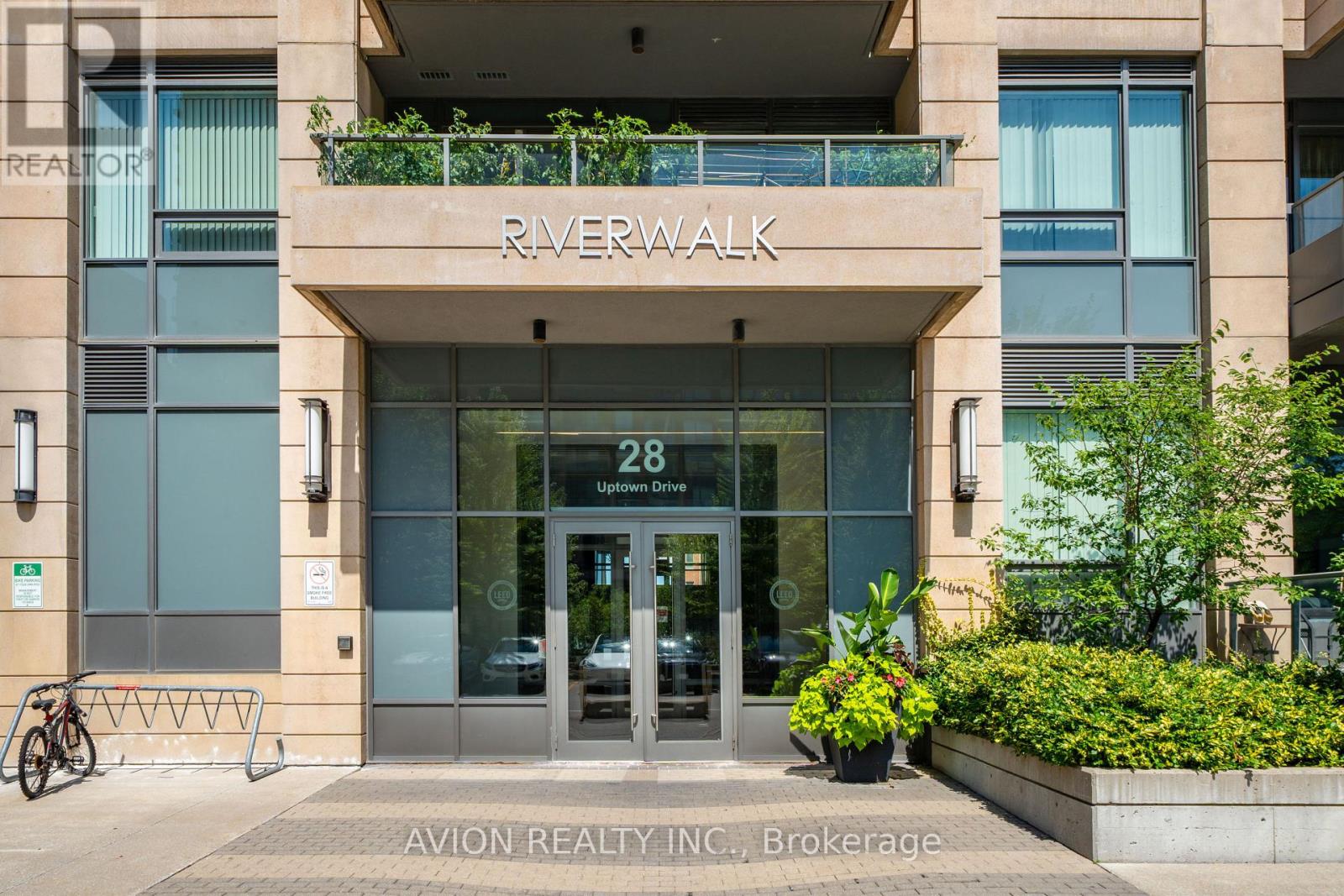 622 28 UPTOWN DRIVE