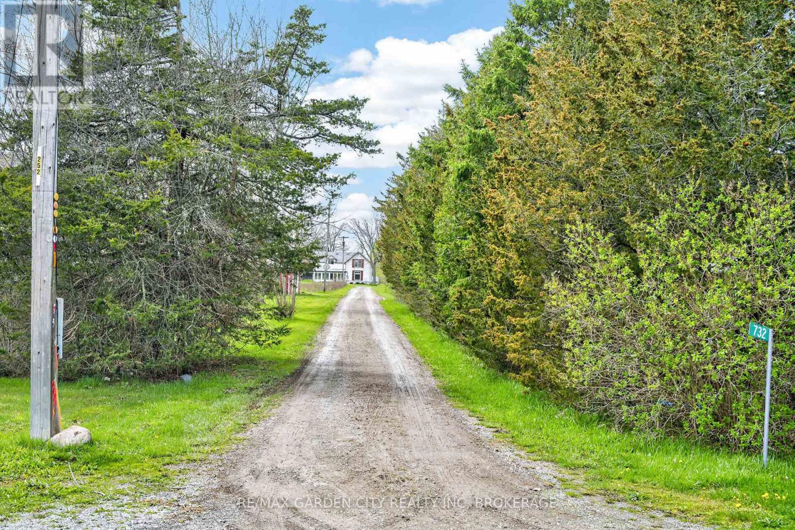 732 CEDAR BAY ROAD W