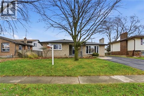 22 COLONIAL Street Welland ON L3C5W5