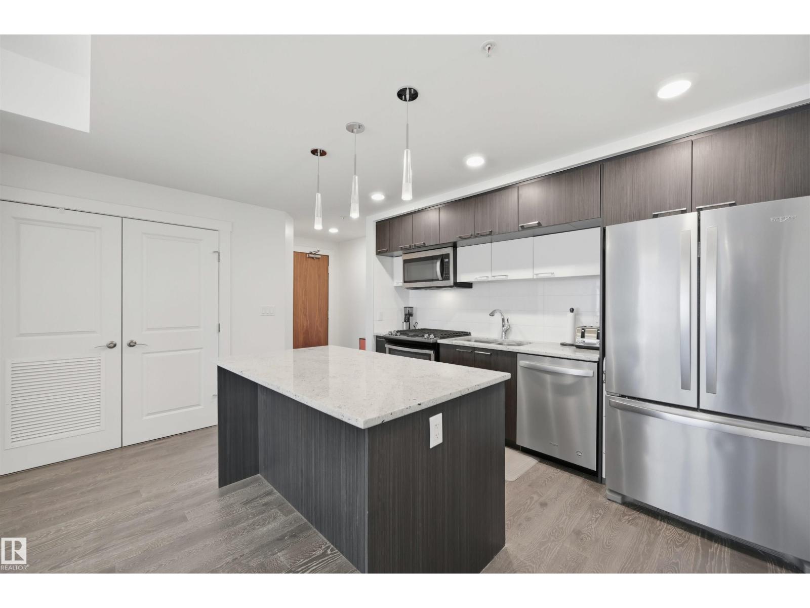 #2002 9720 106 ST NW