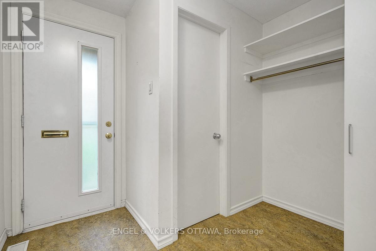 68 - 1947 STONEHENGE CRESCENT