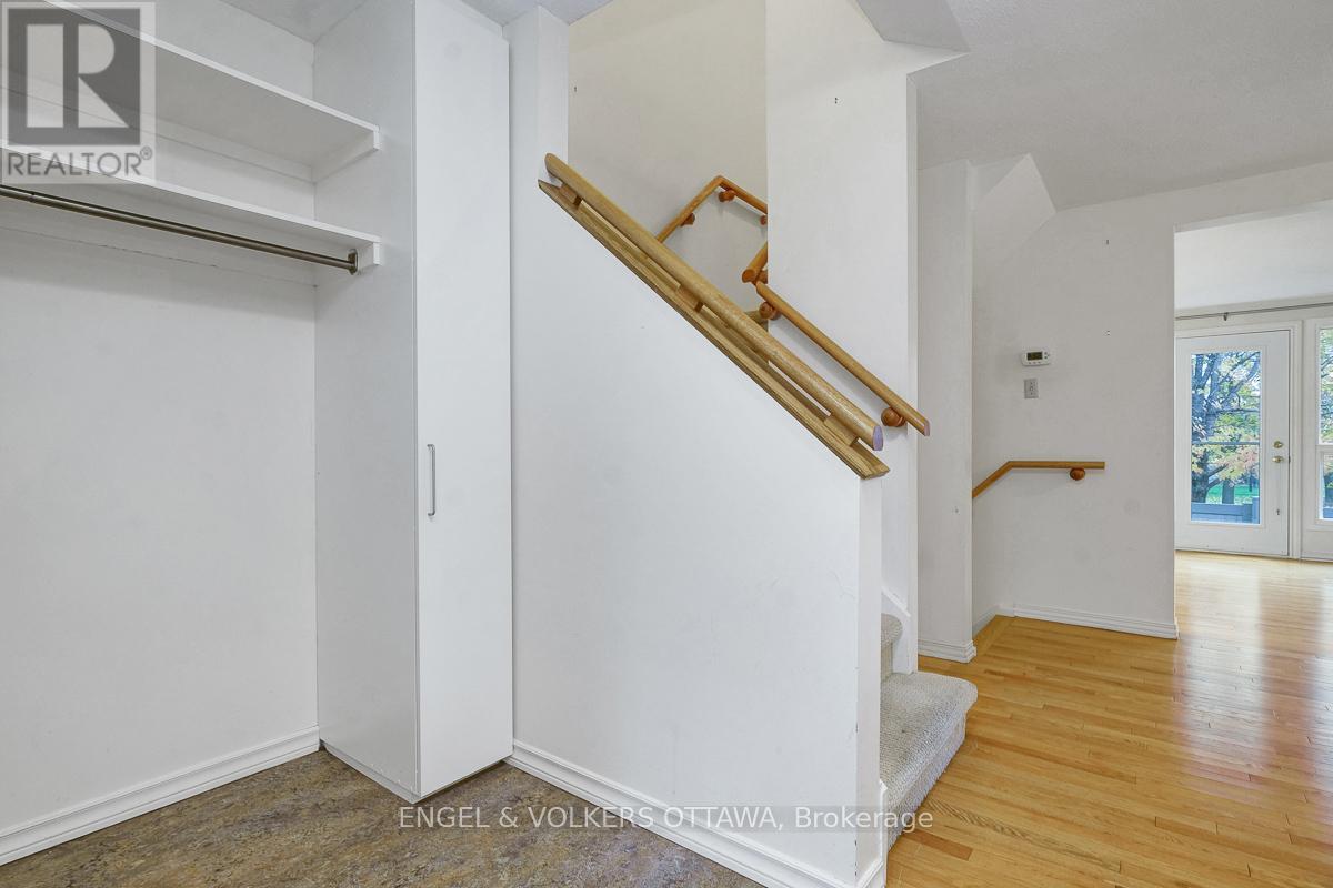 68 - 1947 STONEHENGE CRESCENT