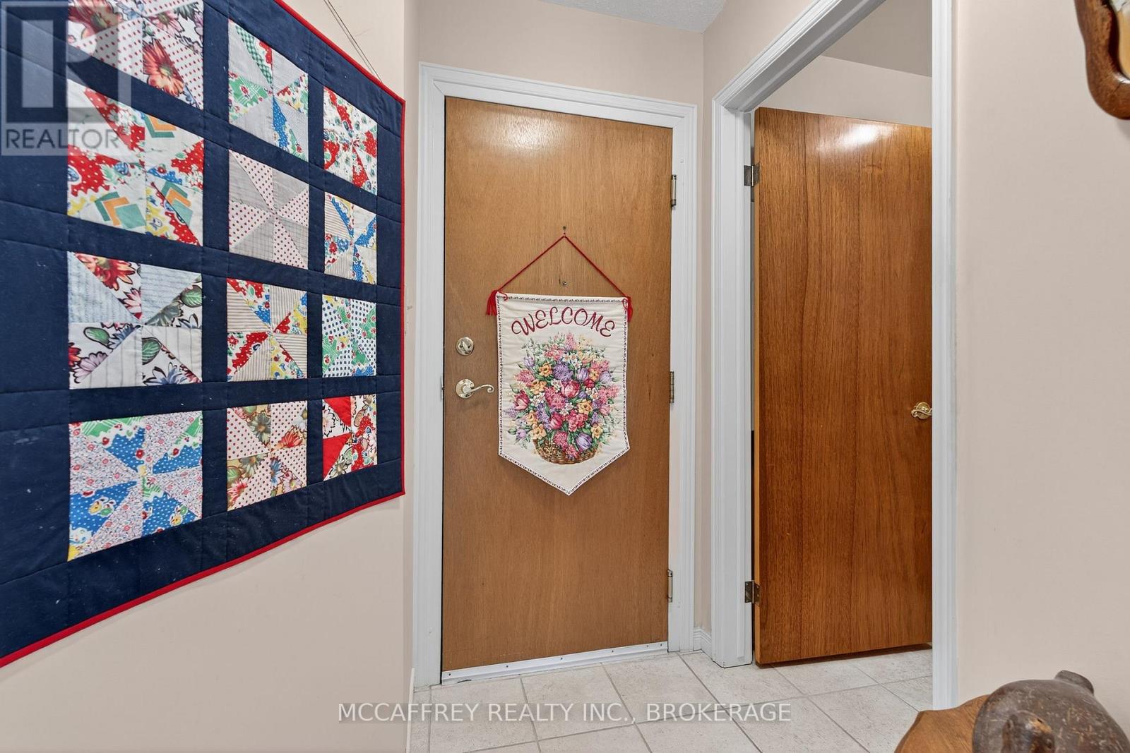 103 - 11 CENTRE STREET S