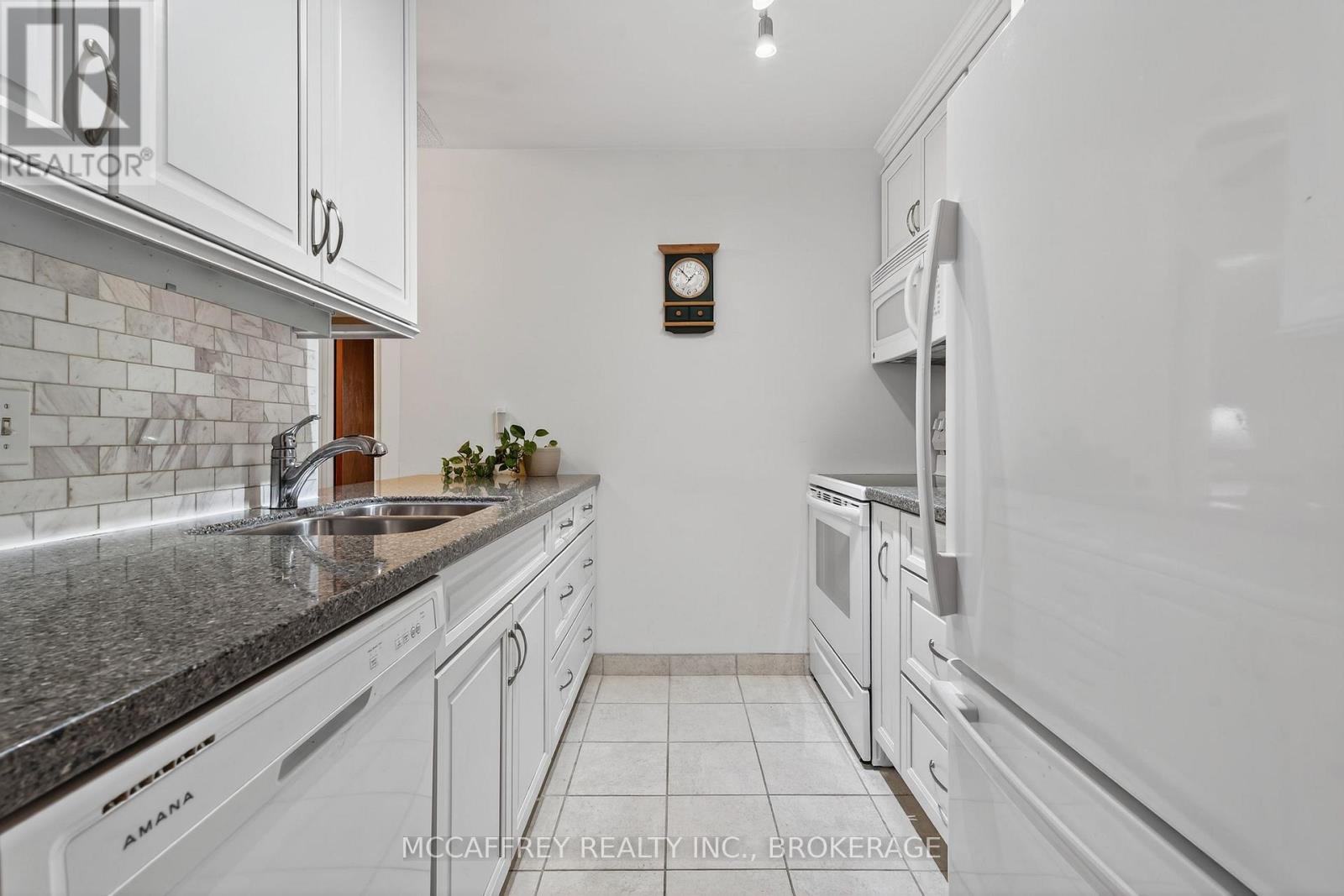 103 - 11 CENTRE STREET S