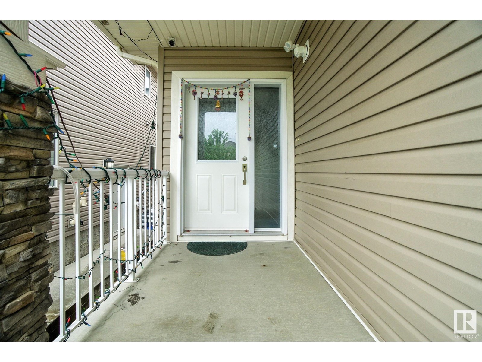 2419 17 AV NW