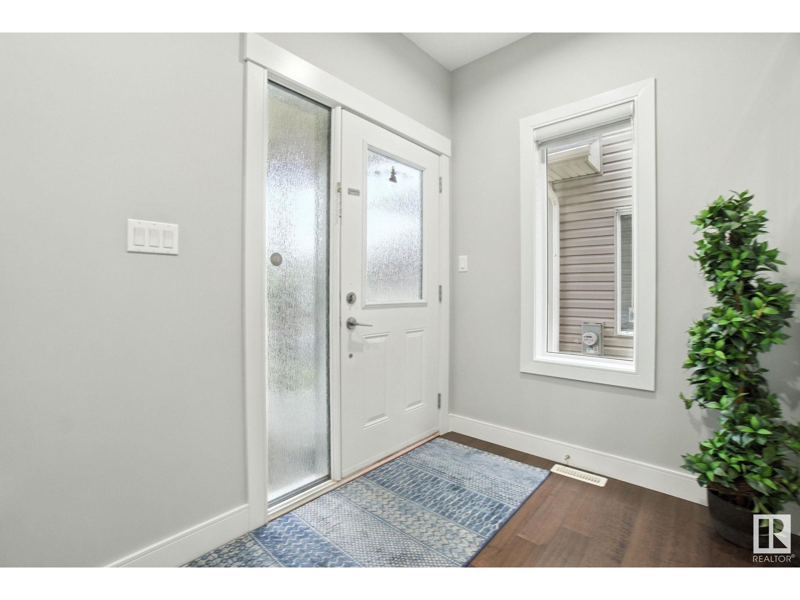 2419 17 AV NW