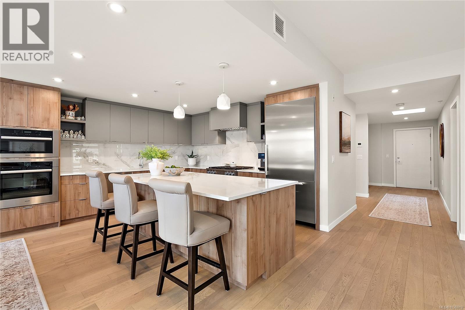 410 5118 Cordova Bay Rd