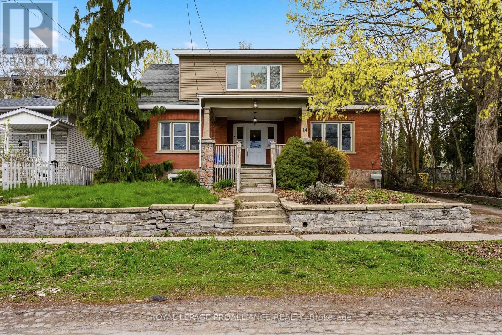 Photo 1 of 32 — 14 ISABEL STREET, Belleville (Belleville Ward), ON K8P3N3