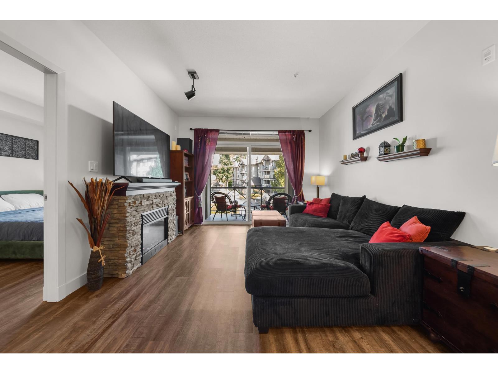 315 33318 E BOURQUIN CRESCENT