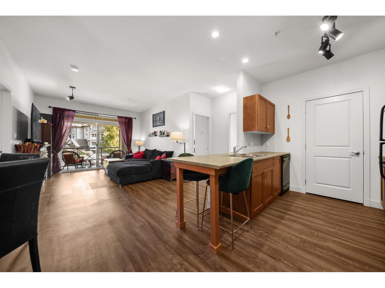 315 33318 E BOURQUIN CRESCENT