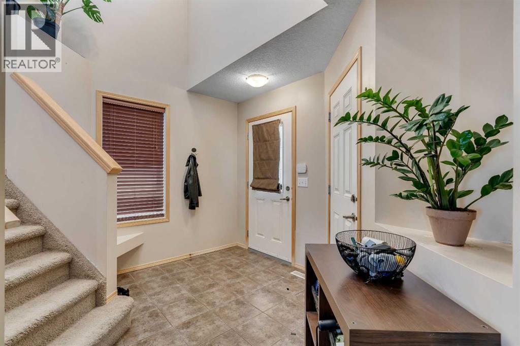 100 Covecreek Close NE