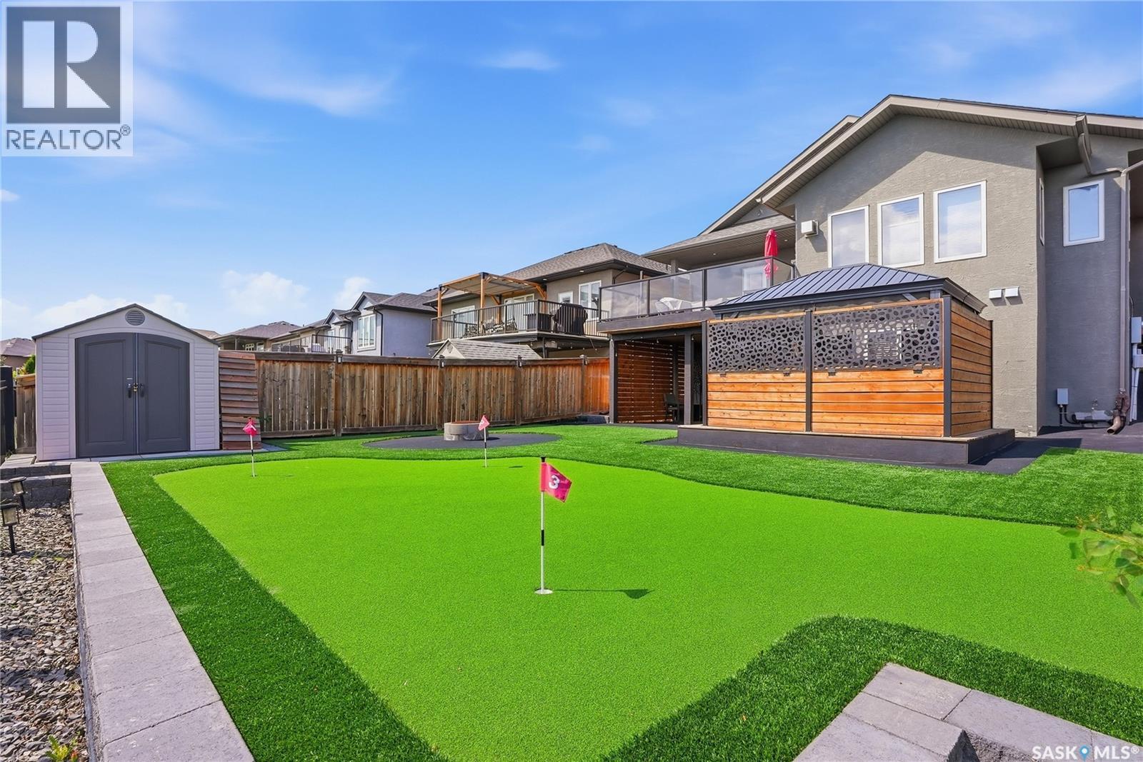 238 Greenfield CRESCENT