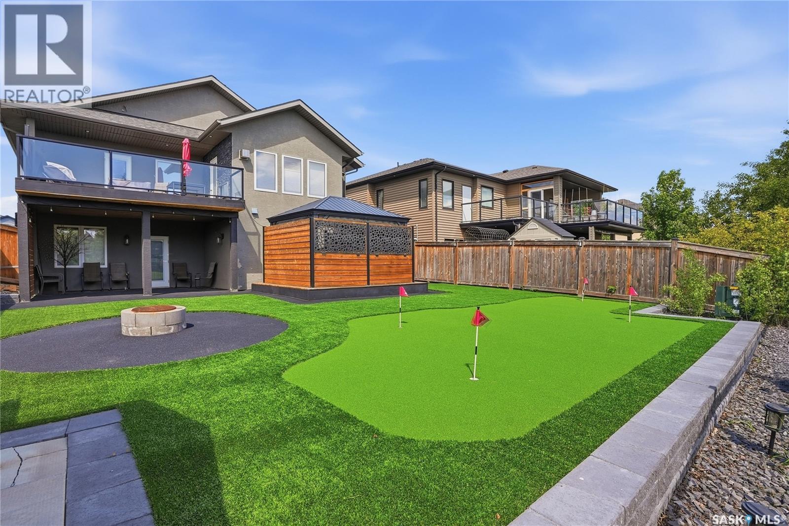 238 Greenfield CRESCENT