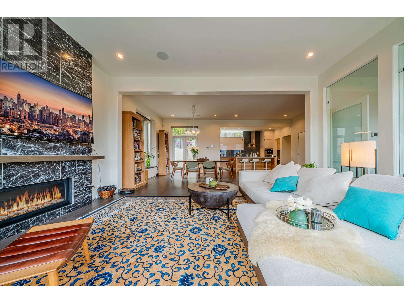 4350 LOCARNO CRESCENT