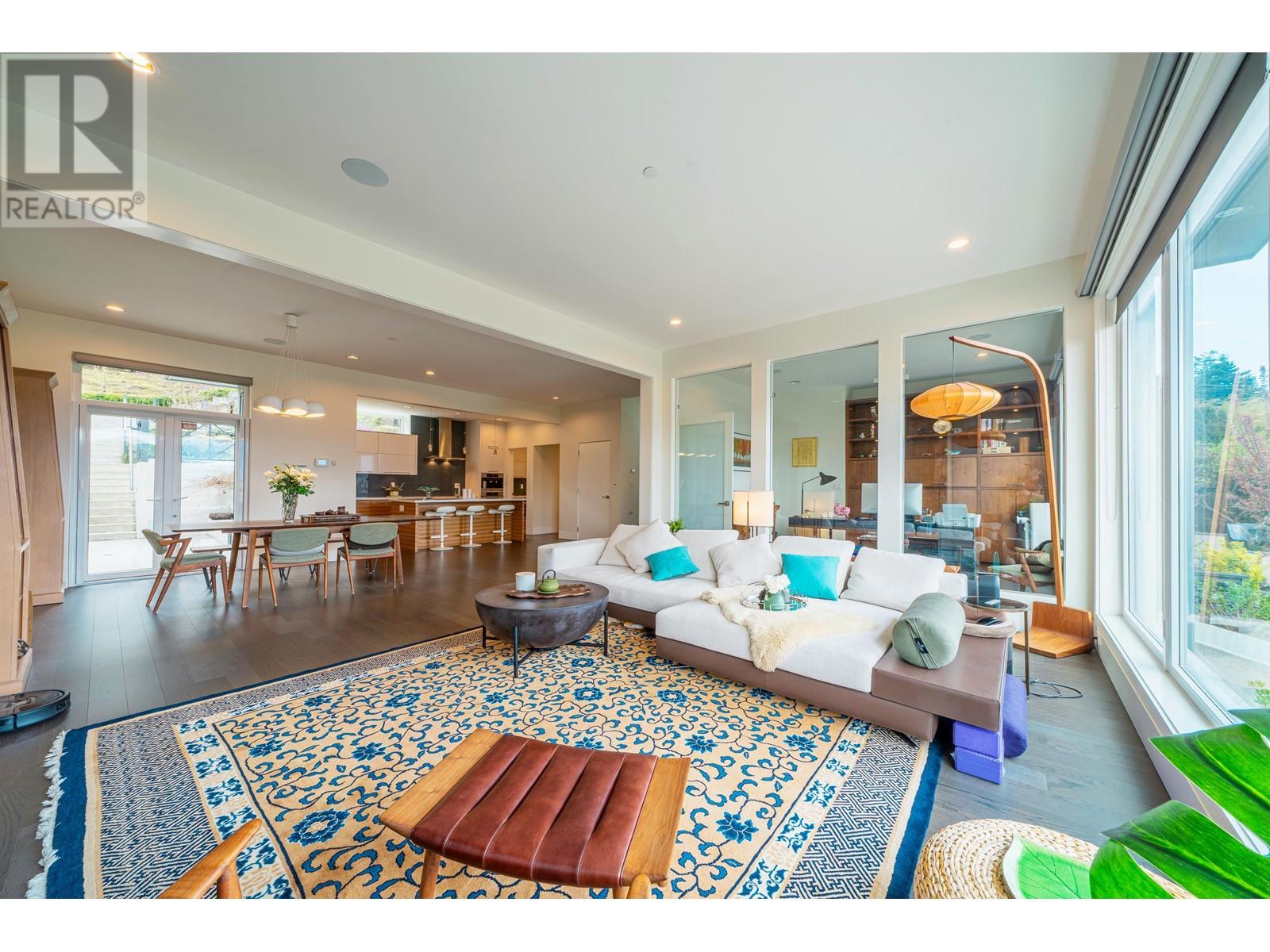4350 LOCARNO CRESCENT