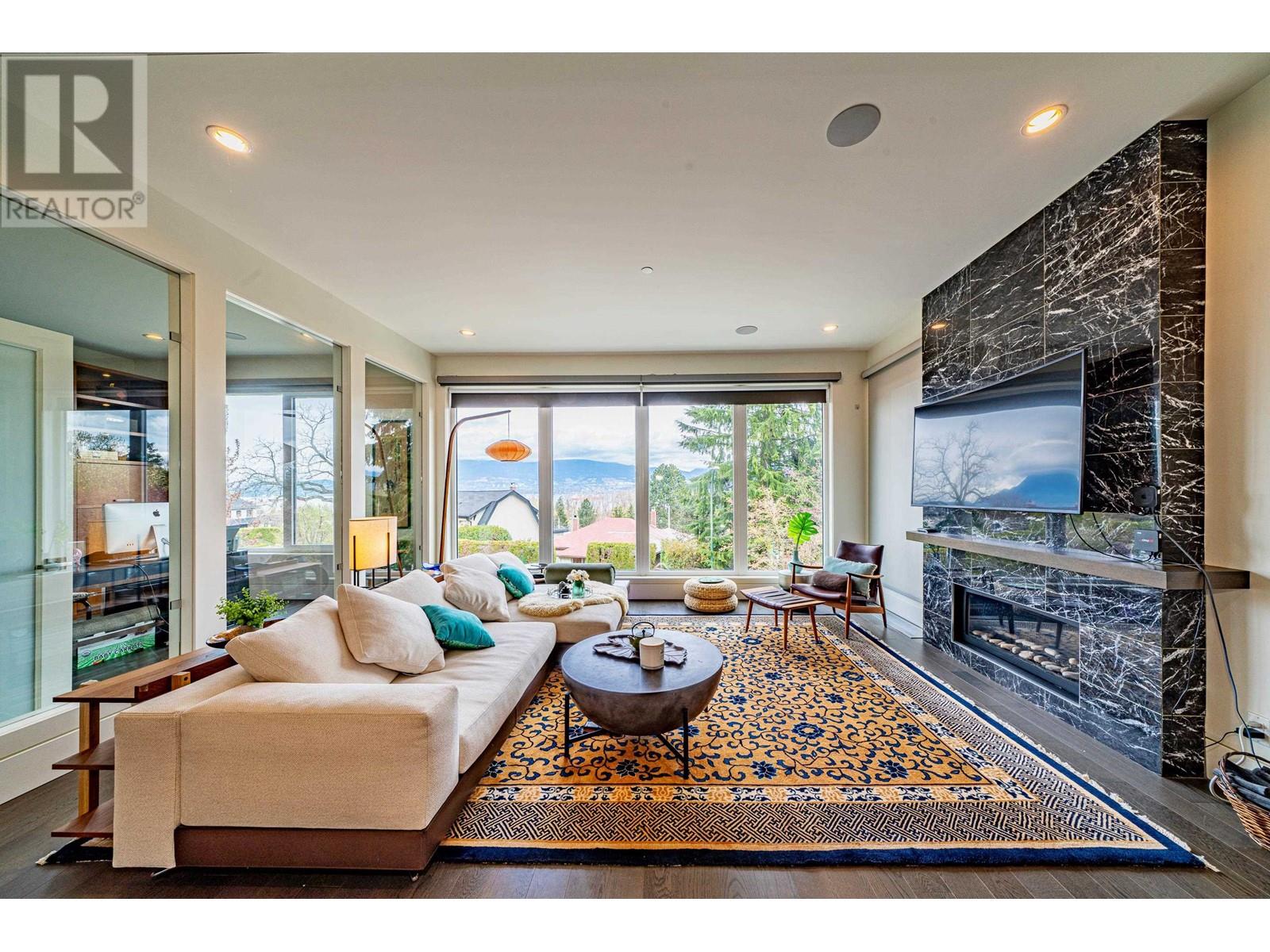 4350 LOCARNO CRESCENT