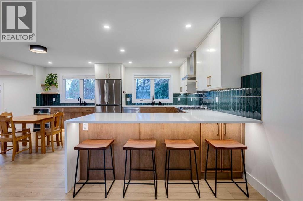 732 Lake Ontario Drive SE