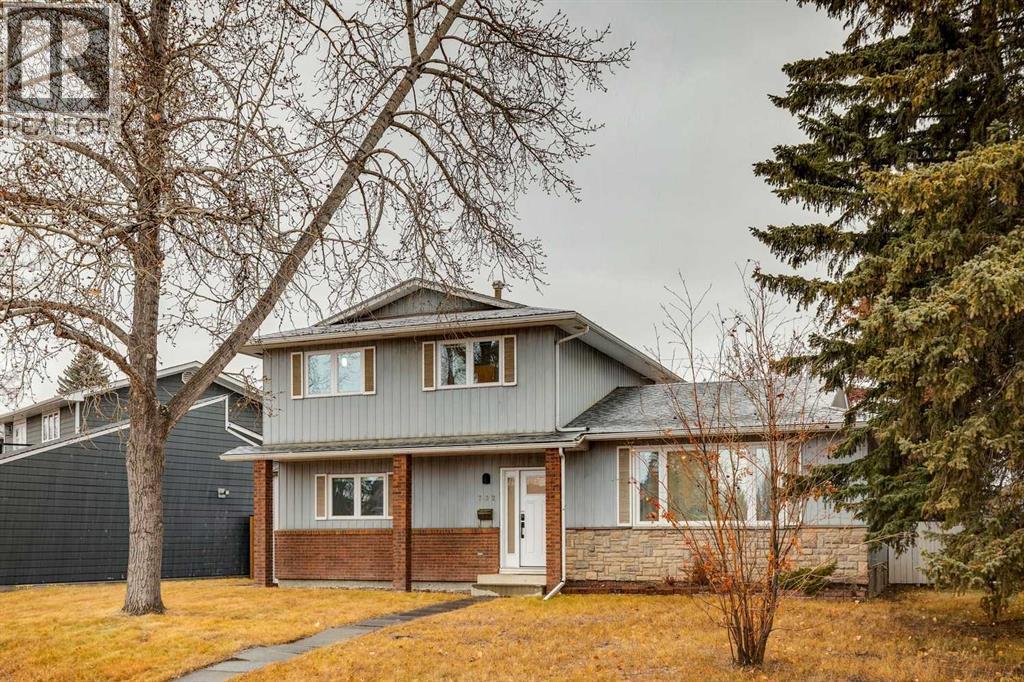 732 Lake Ontario Drive SE