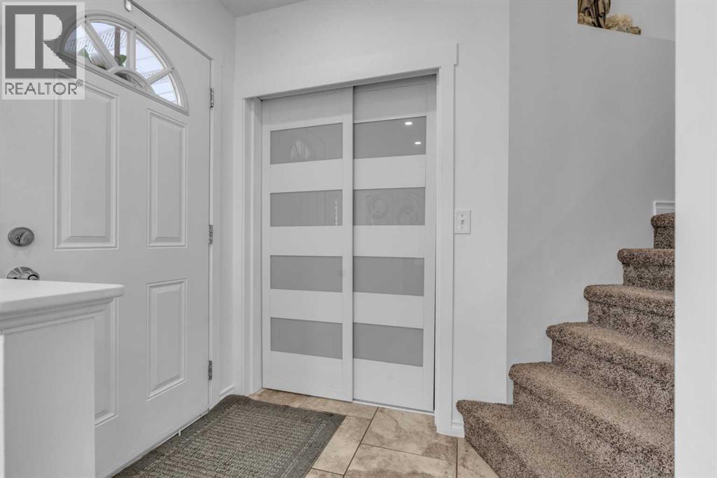 190 Costa Mesa Close NE