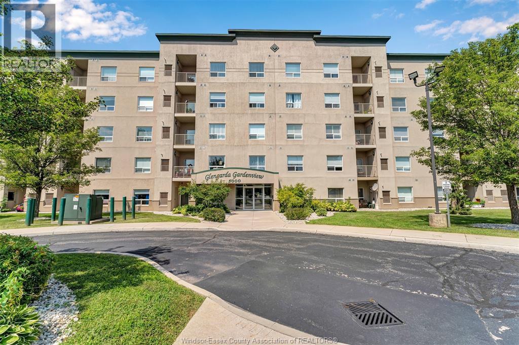 5000 WYANDOTTE Unit# 404