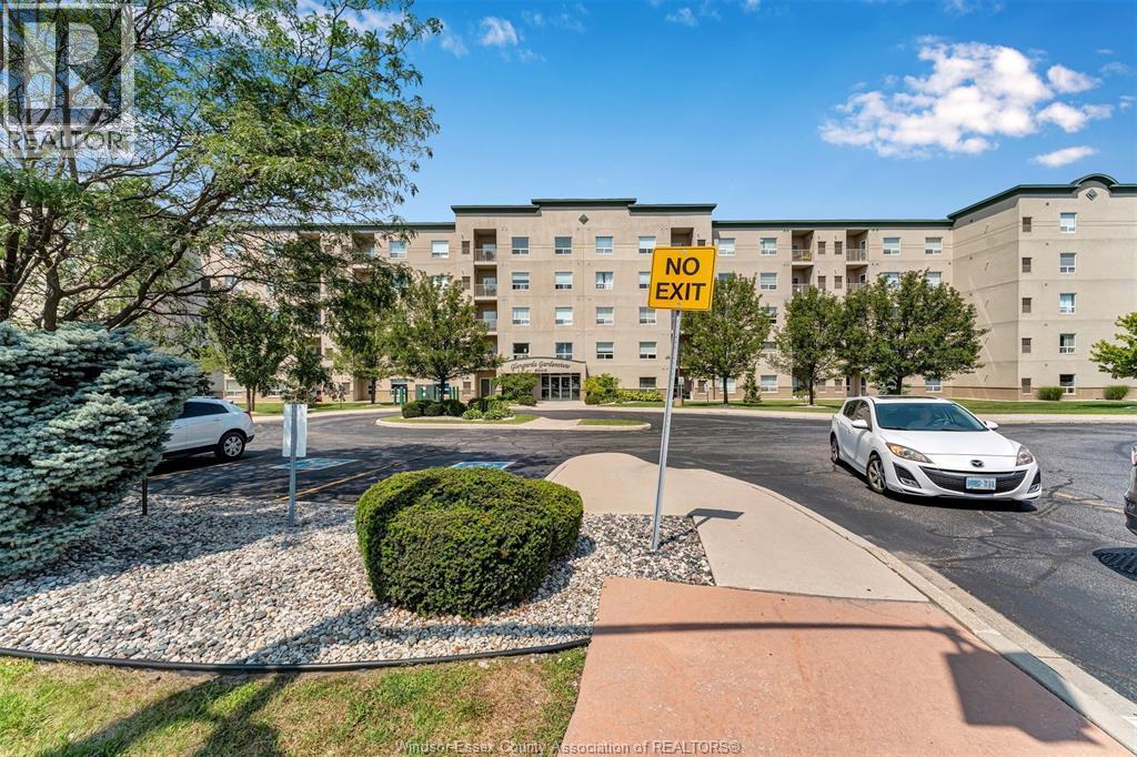 5000 WYANDOTTE Unit# 404