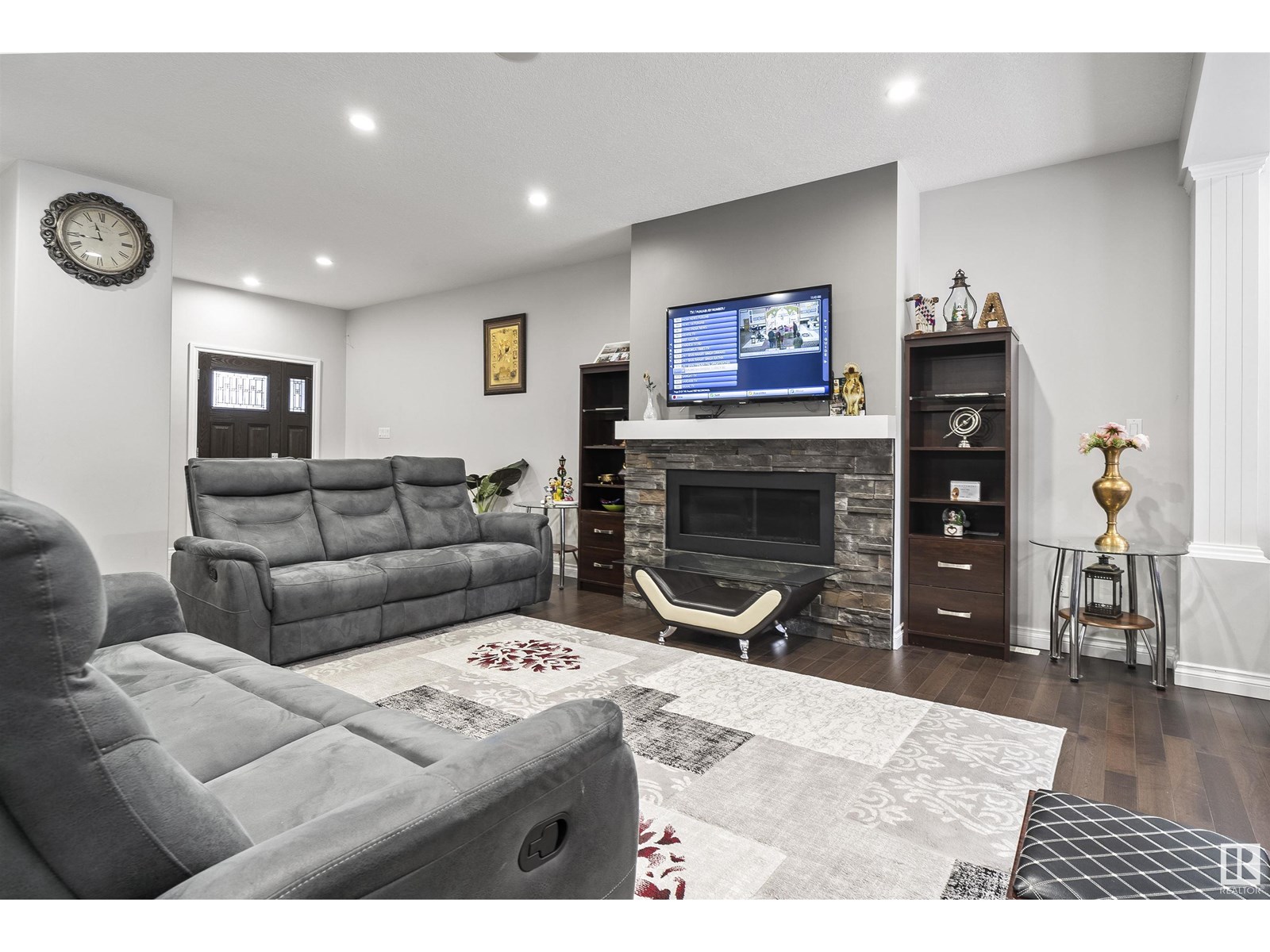 2228 22 ST NW